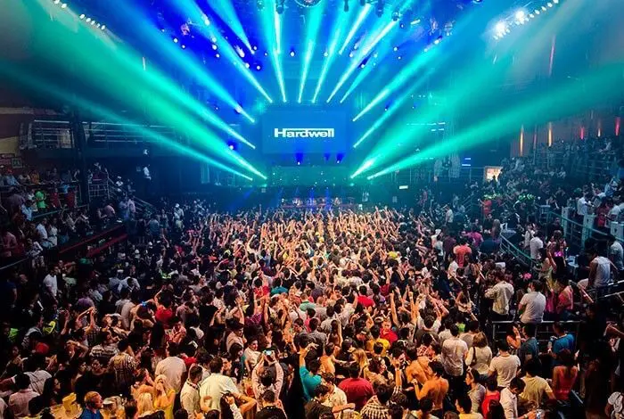 Senor Frog’s Cancun nightlife with live music and colorful atmosphere.